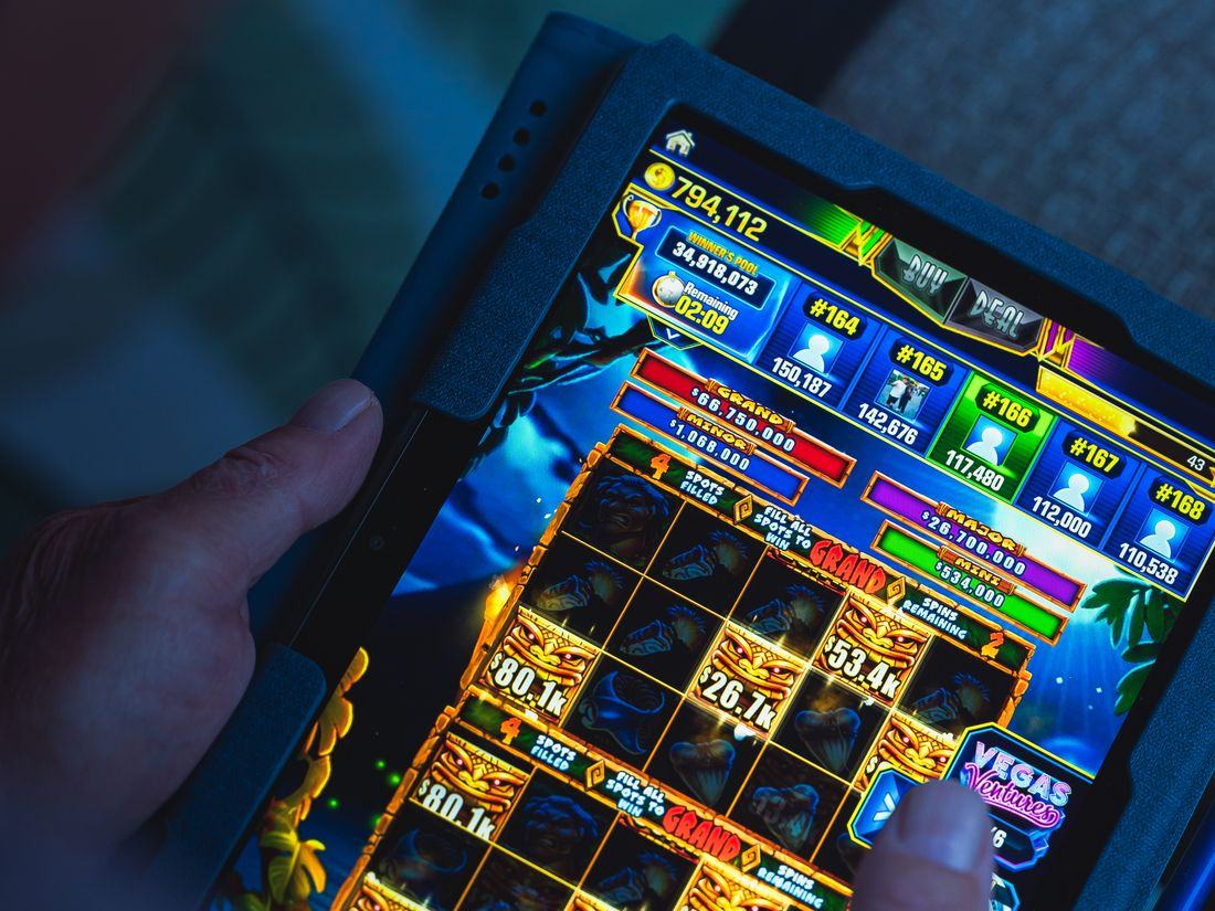 Bermain game melalui ponsel dengan nyaman