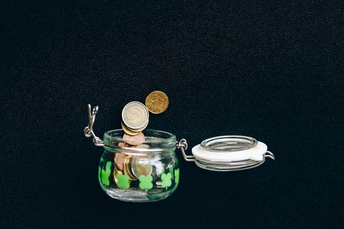 Uang rupiah untuk bonus deposit harian
